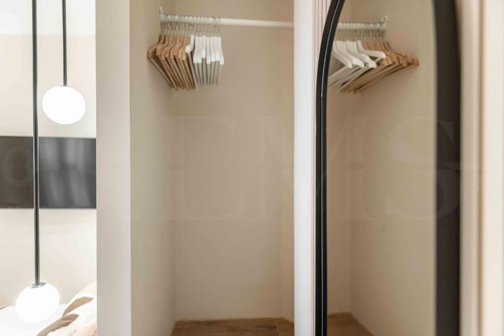 Apartment Romantic Getaway In The Center By Rems *