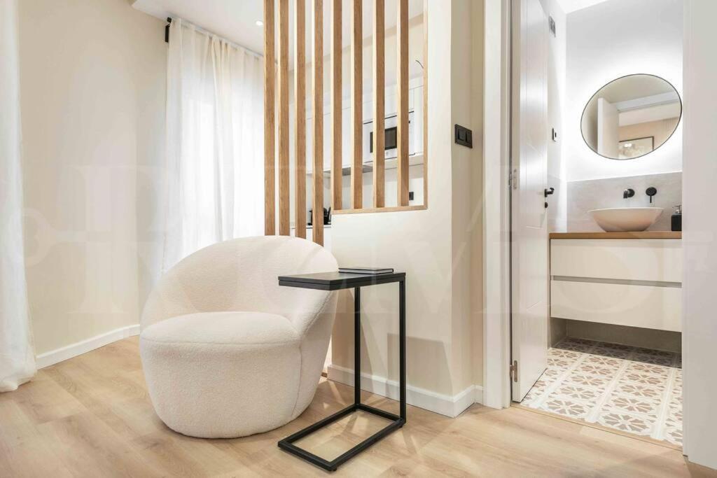 Apartment Romantic Getaway In The Center By Rems Malaga