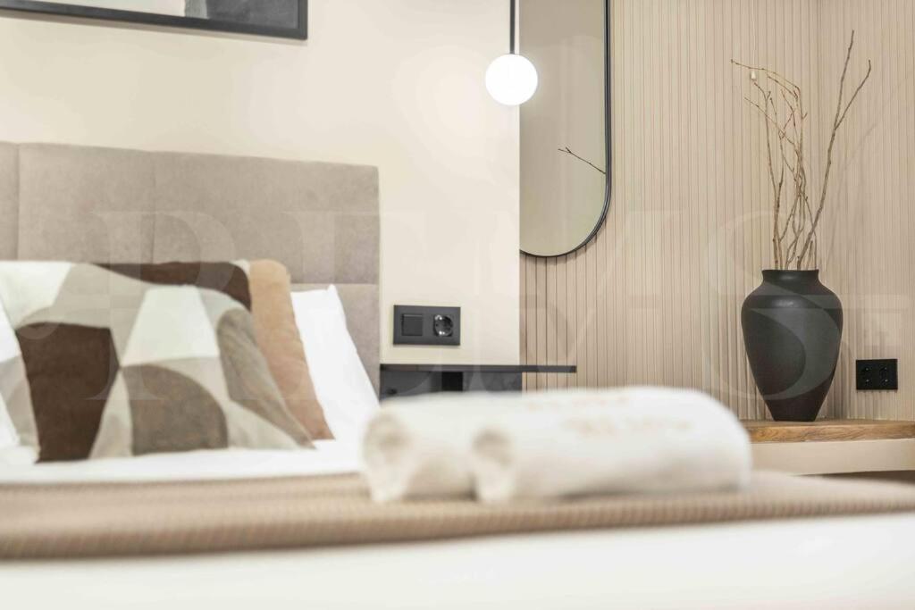 Romantic Getaway In The Center By Rems *