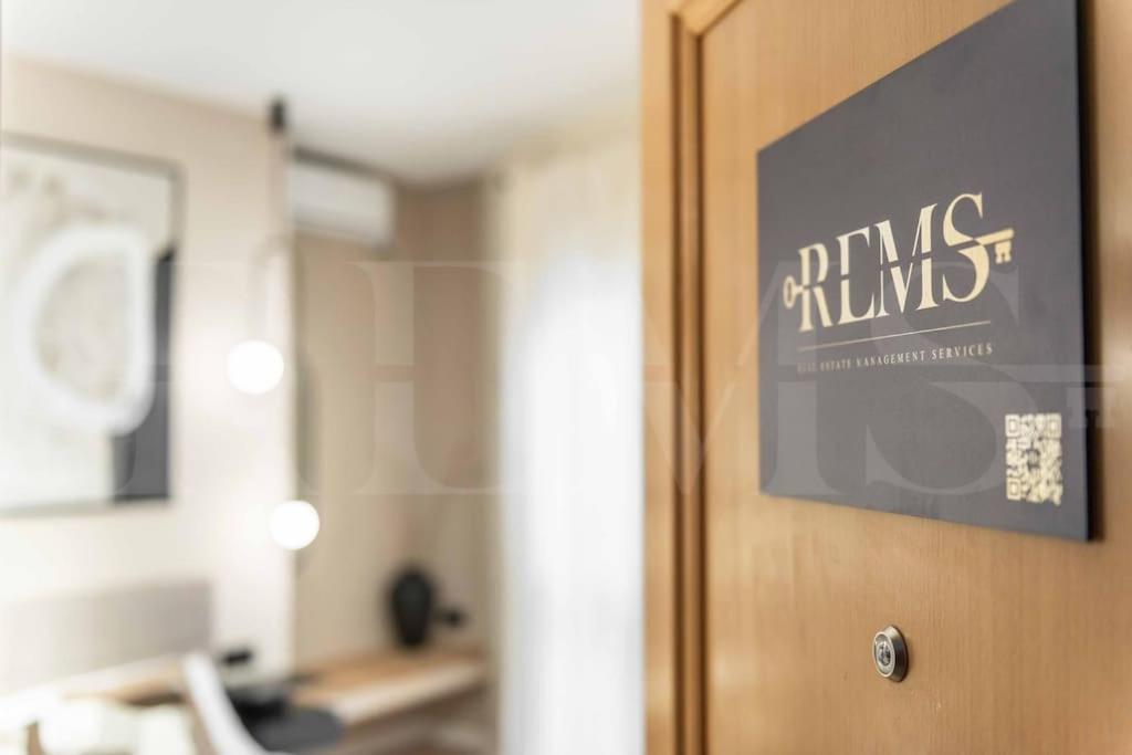 Apartment Romantic Getaway In The Center By Rems