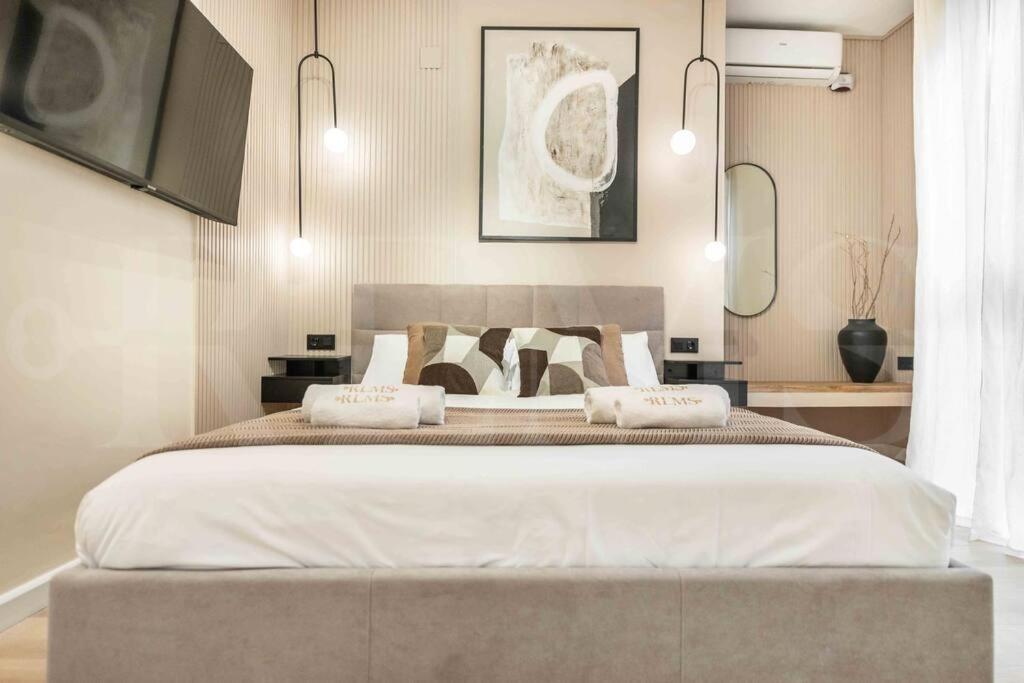 Apartment Romantic Getaway In The Center By Rems