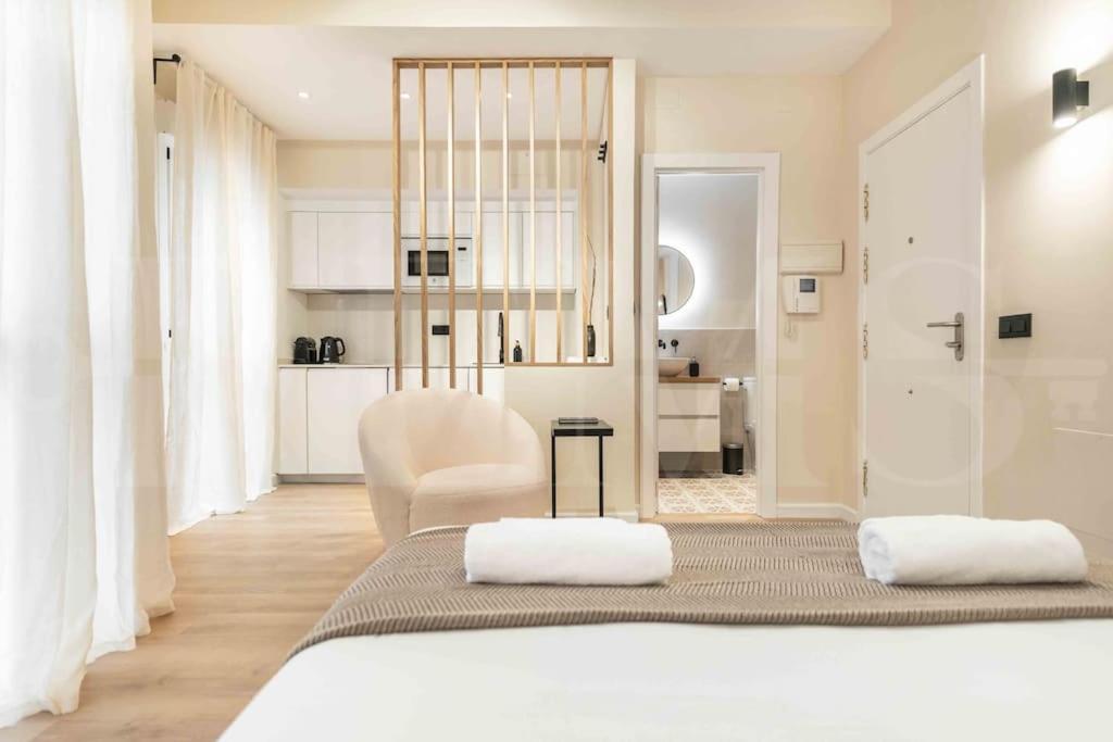 Apartment Romantic Getaway In The Center By Rems Malaga
